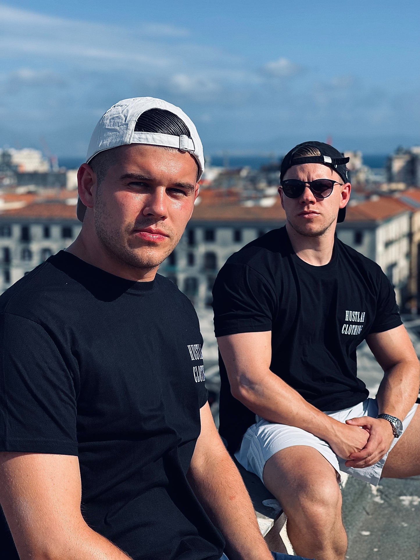T-Shirt „BRAND“ (tiefschwarz) - Hustlah
