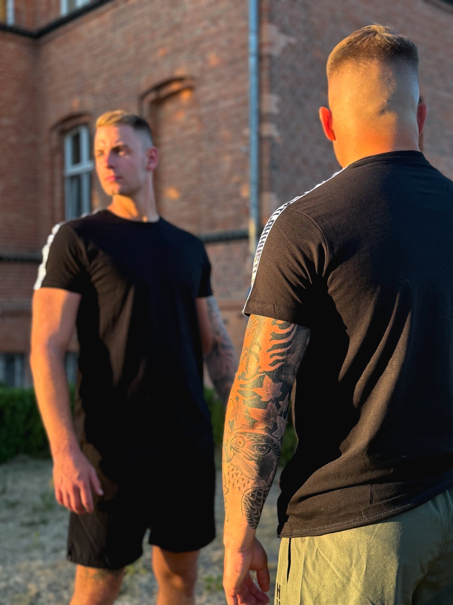 T-Shirt „SEWN ON FLEX“ (schwarz)