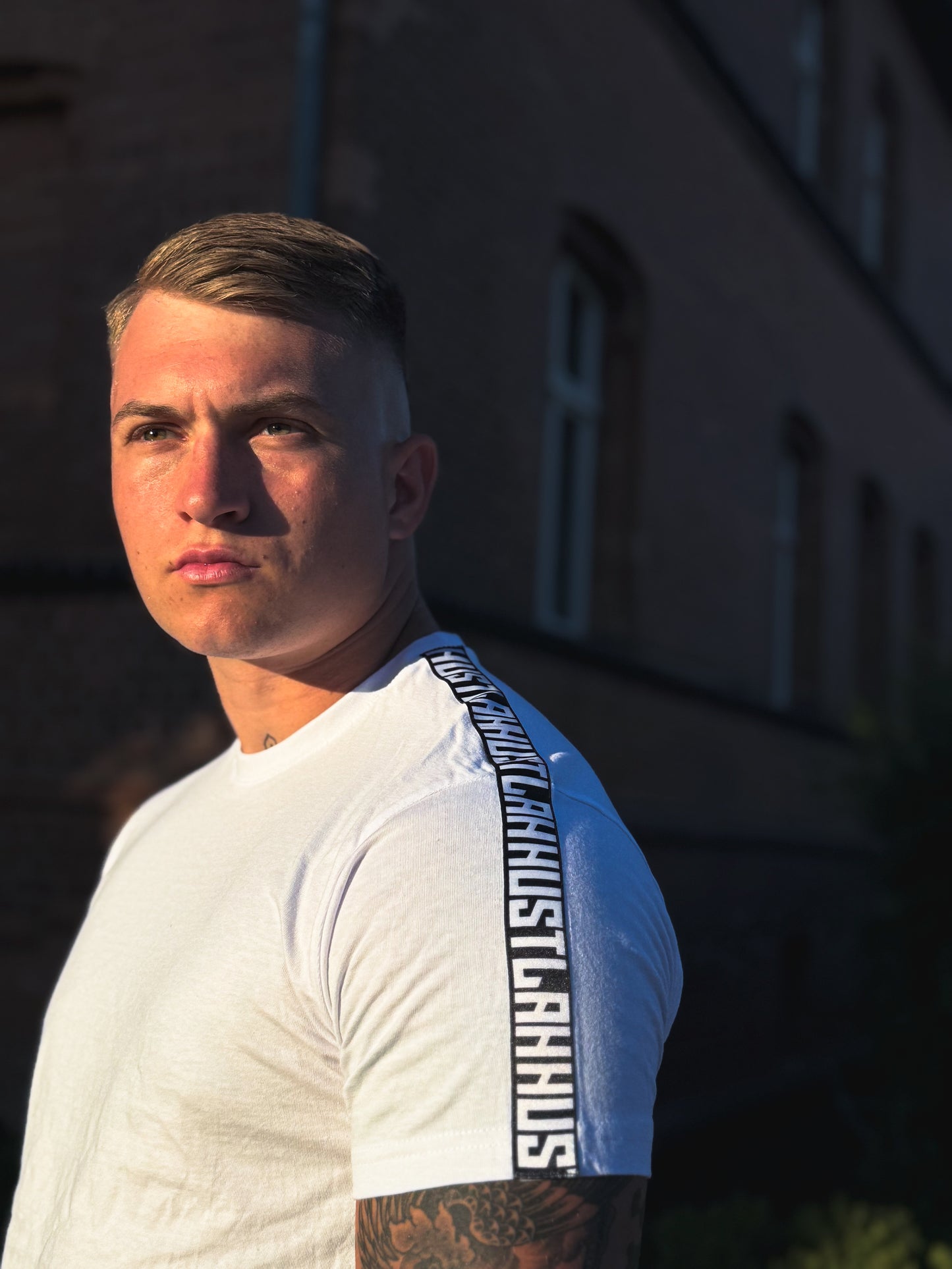 T-Shirt „SEWN ON FLEX“ (weiss)