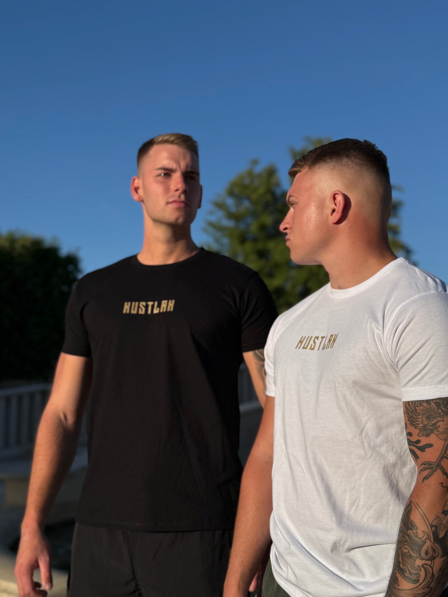 T-Shirt “GOLDEN LOGO” - weiss